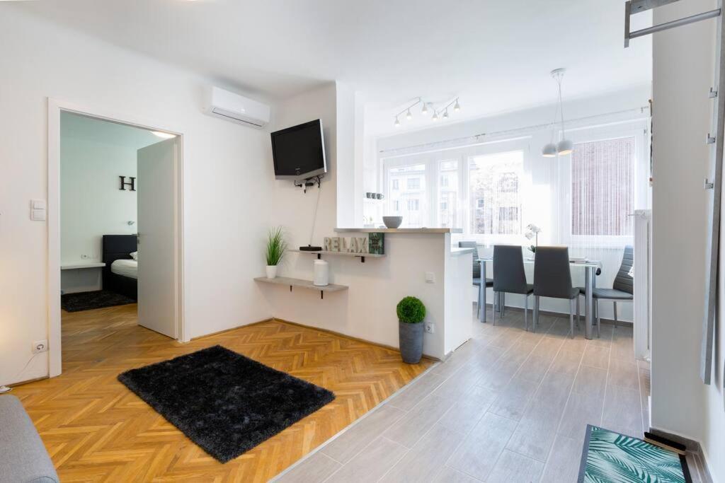 Rumbach 22 Center Apartment With Ac Budapest Bagian luar foto